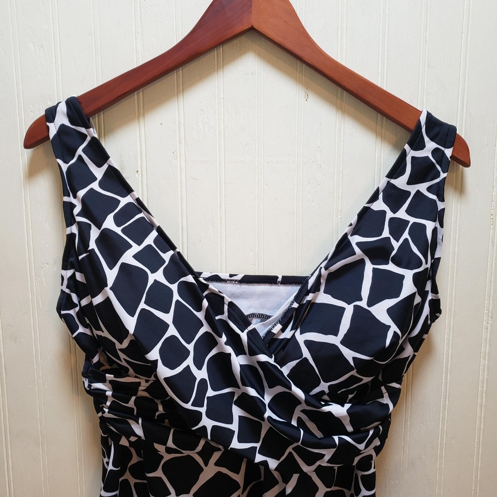 White Stag Swimdress Womens Plus 2X Black White Animal Print Wide Strap Lined